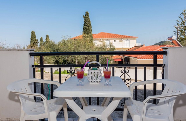 Studio with Balcony - The Lofos Studios