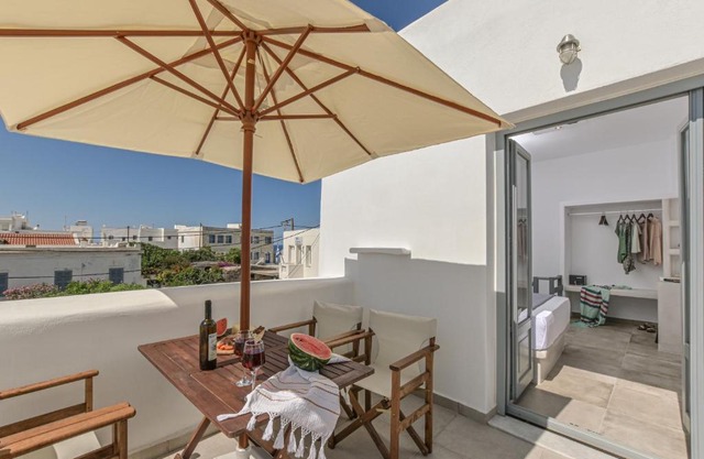 Venetian Suites II