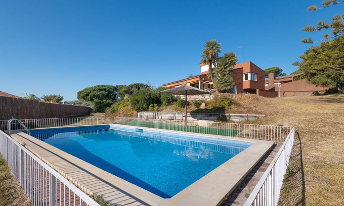 Sant Vicenc de Montalt Villa | 100 m² Villa ∙ 4 bedrooms ∙ 8 guests