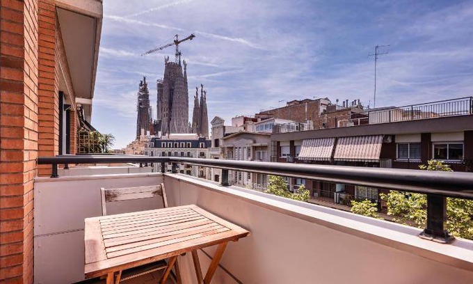 La Sagrada Familia Apartment | 100 m² Serviced apartment ∙ 2 bedrooms ∙ 127 guests