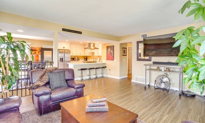 Balboa Peninsula Apartment | 102 m² Apartment ∙ 2 bedrooms ∙ 4 guests
