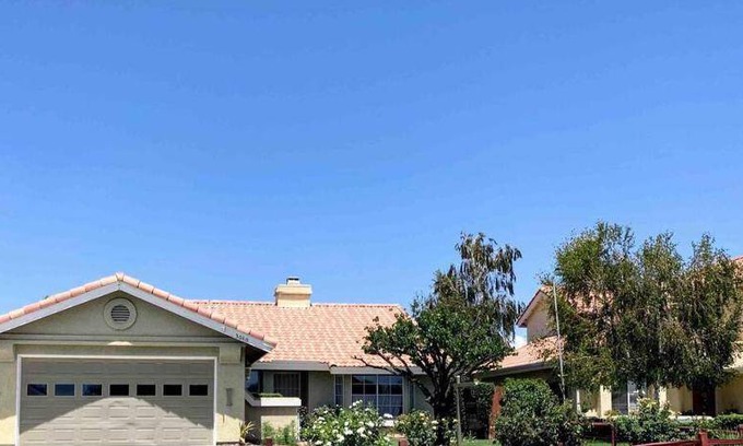 Hemet House | 145 m² House ∙ 4 bedrooms ∙ 8 guests