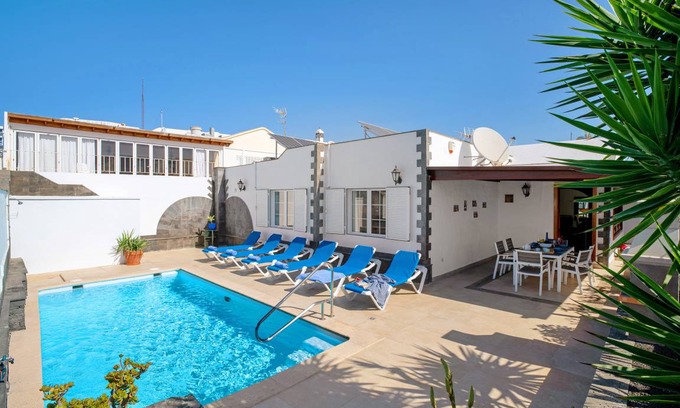 Puerto del Carmen Villa | 145 m² Villa ∙ 3 bedrooms ∙ 6 guests