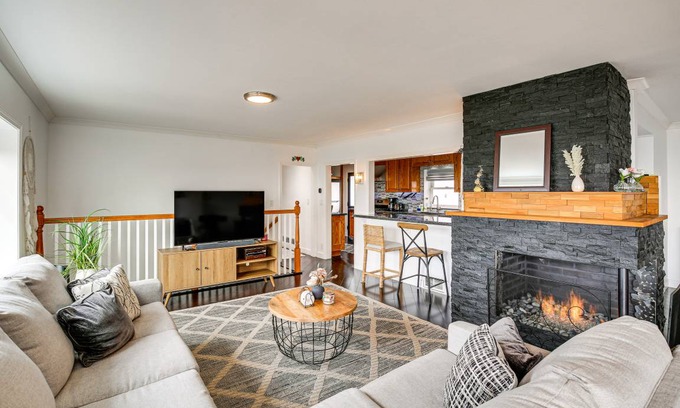 Whittier House | 163 m² House ∙ 3 bedrooms ∙ 8 guests