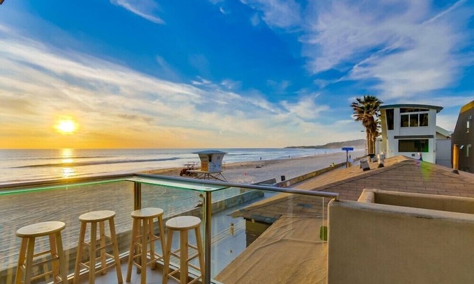 Mission Beach House | 2 Story + Ocean Front + AC + Exclusive View Balcony
