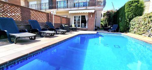 Sant Vicenc de Montalt House | 200 m² House ∙ 6 bedrooms ∙ 16 guests