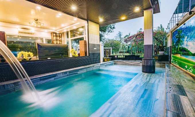 Sam Son Villa | 216 m² Villa ∙ 8 bedrooms ∙ 21 guests