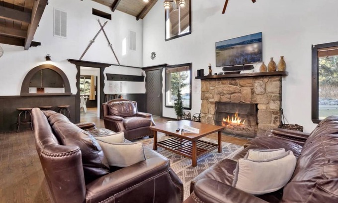 Big Bear Hotel | 232 m² Hotel ∙ 6 bedrooms ∙ 24 guests