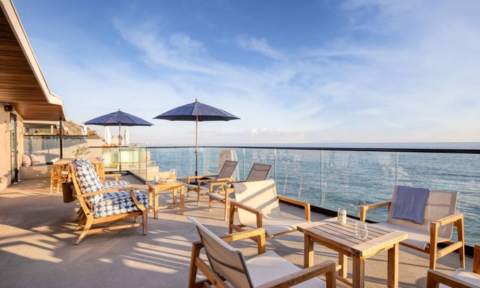 Eastern Malibu House | 232 m² House ∙ 3 bedrooms ∙ 8 guests