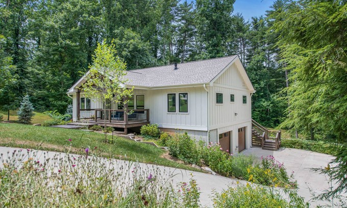 Asheville House | 233 m² House ∙ 4 bedrooms ∙ 12 guests