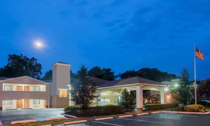 Cherry Hill Hotel | 26 m² Hotel ∙ 2 bedrooms ∙ 127 guests