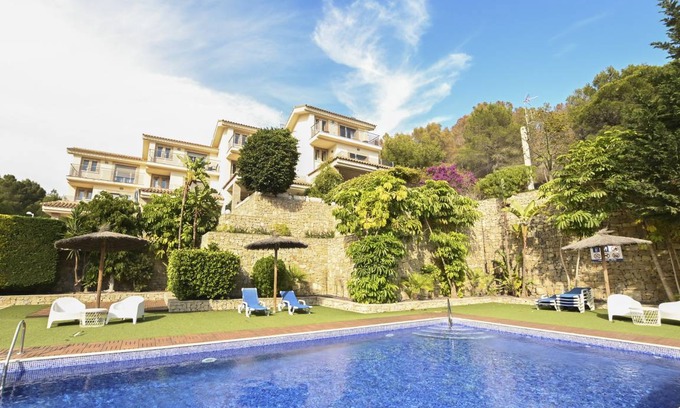 Empedrola House | 290 m² Bungalow ∙ 3 bedrooms ∙ 6 guests
