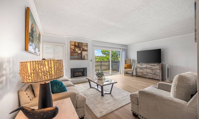 Newport Beach Apartment | 3-bedroom Townhome in charming Newport across the street from fashion Island