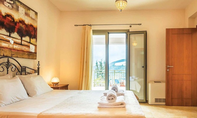 Mikros Gialos Villa | 3 bedroom Villa, sleeps 6 in Mikros Gialos with Pool, Air Con and WiFi