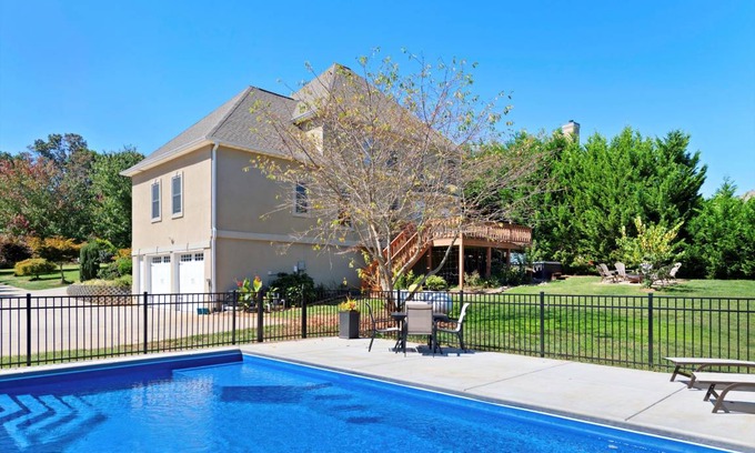 Asheville House | 325 m² House ∙ 5 bedrooms ∙ 12 guests