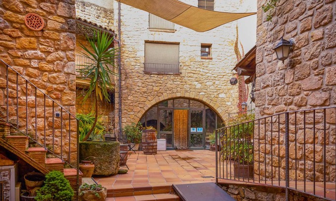 El Vilosell House | 360 m² House ∙ 6 bedrooms ∙ 12 guests