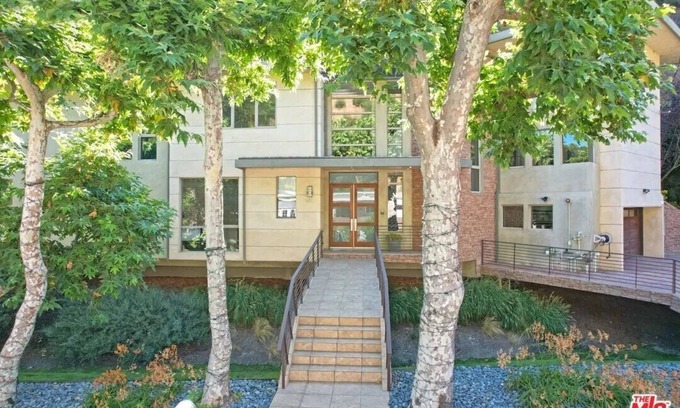 Los Angeles House | 3685 Mandeville