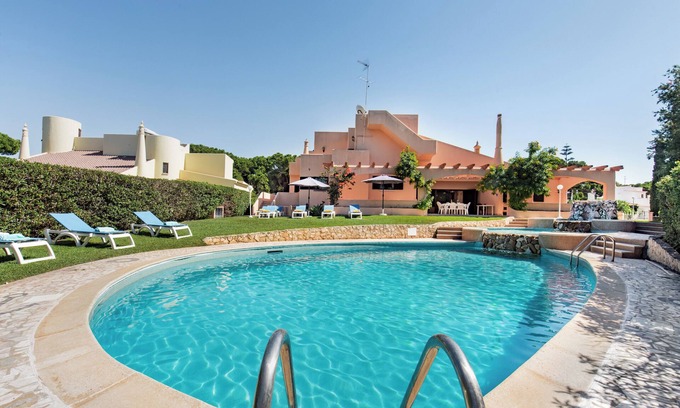 Quarteira Villa | 5 En-Suite Beds., close to centre, free A/C & WiFi