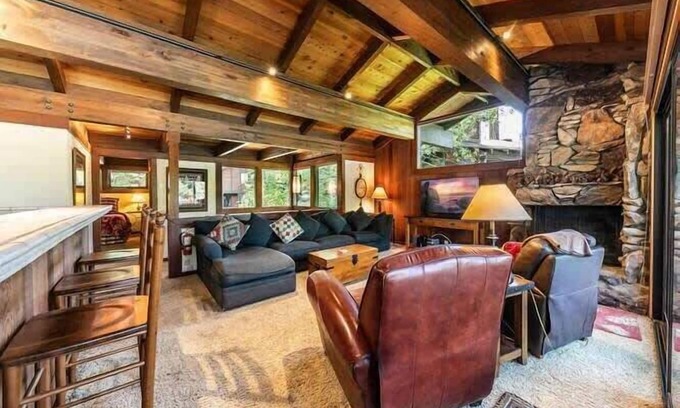 Tahoe Tavern House | 6-8 Miles to Palisades|Alpine|Homewood|Walk to TC