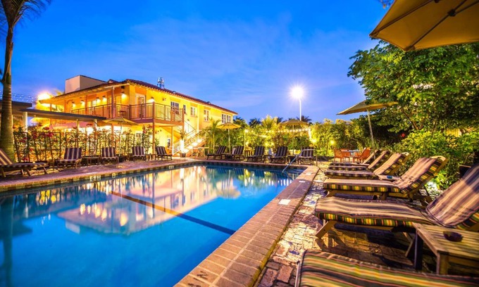 Mid Beach Hostel | 63 m² Hostel ∙ 127 guests