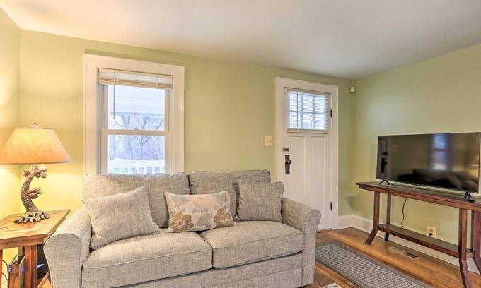 Campbell Hall House | 74 m² House ∙ 2 bedrooms ∙ 6 guests