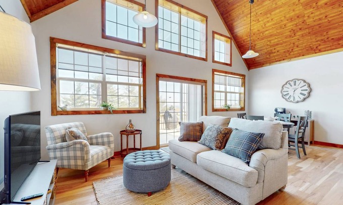 Town of Jerusalem Cottage | 93 m² Cabin ∙ 1 bedroom ∙ 4 guests