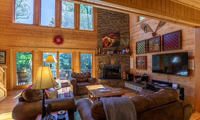 Seven Devils Cabin | Acorn Lodge - Seven Devils home with hot tub, game room - 2 Living Areas