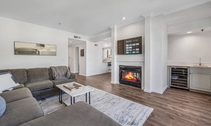 Los Angeles Apartment | Apartment ∙ 3 bedrooms ∙ 6 guests