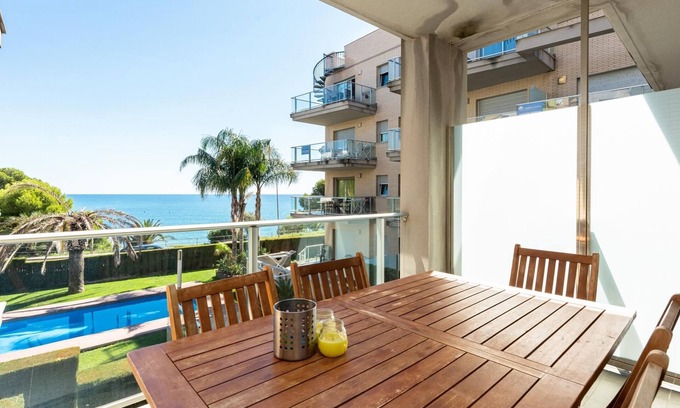 Miami Platja Apartment | Apartment with pool and parking sea views