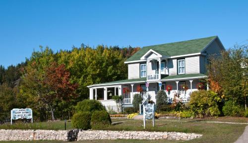 Tadoussac Hostel | Auberge Maison Gauthier