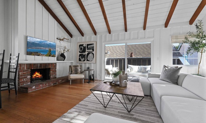 Balboa Island House | Balboa Lodge, Steps from Island Ferry to Beach - newly updated with A/C