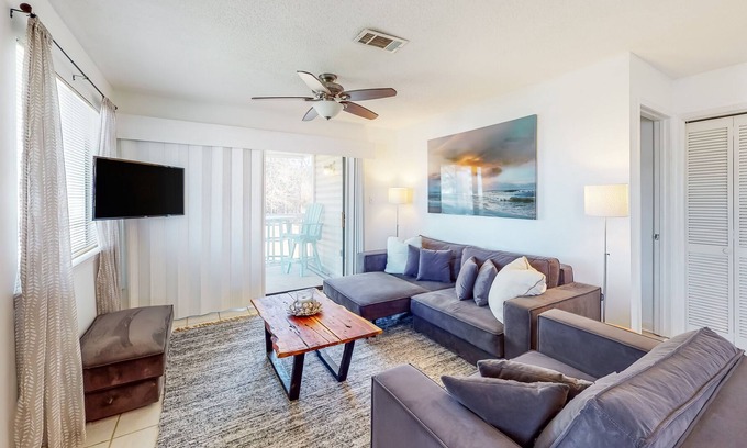 Orange Beach Condo | Bay View Condo with WiFi, Balcony, AC, W/D, Seasonal Outdoor Pool, & Boat Dock