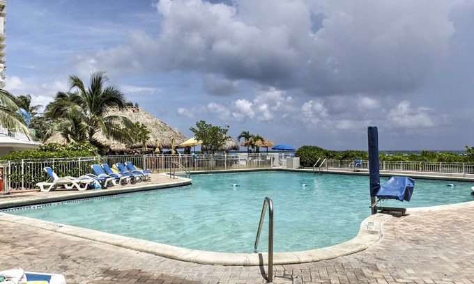 Galt Mile Apartment | Beachfront Fort Lauderdale Condo w/ Pool Access!