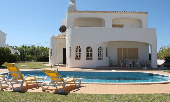 Sesmarias Villa | Beautiful 4 bedroom villa, very quiet area, 1 km from the Beach Bunny