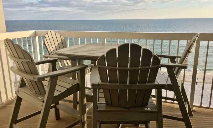 Gulf Shores Condo | Beautifully decorated beachfront condo!