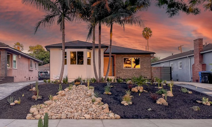 Mid City House | Beautifully Modern Home 5 min from Beverly Hills