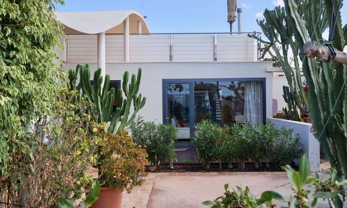 Bahia Calma House | Big bungalow w/private pool, few min. from the sea, protected inner courtyard