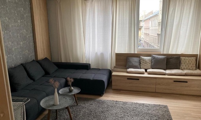 Terezvaros Apartment | Broadway Apartment