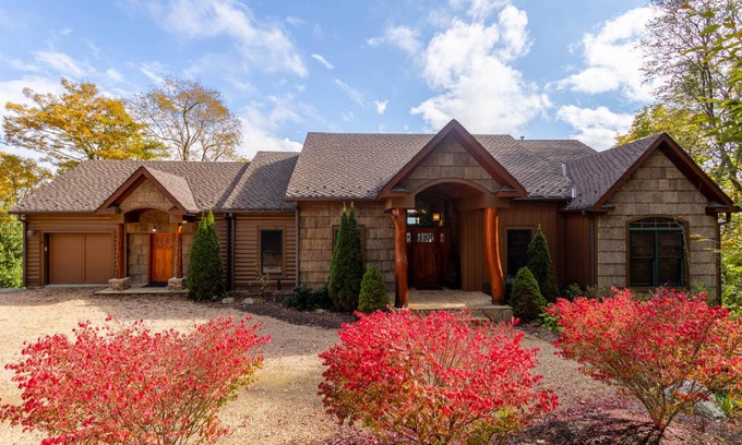 Sugar Mountain Cabin | Cabin ∙ 6 bedrooms ∙ 12 guests