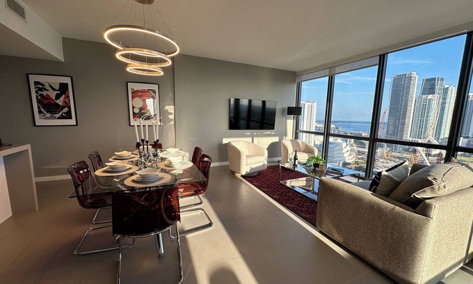Town Square Apartment | Canvas Skyline Views - by Palermo Home