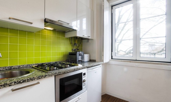 Santa Maria Maior Apartment | Castelo Stylish Flat (C24)