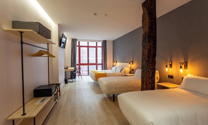 Bilbao Old Town Hostel | CASUAL FUENTES