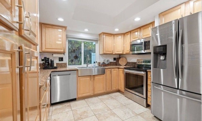 Lake Forest Condo | Charming 2-bedroom condo in peaceful Lake Forest, 1414ft, Good location