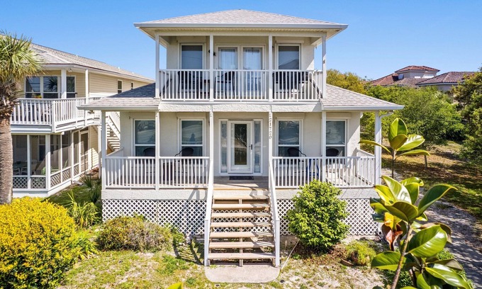 Hollywood Beach House | Charming 3bd/3ba HOUSE Across the Street from the Beach w/Gulf VIEWS!