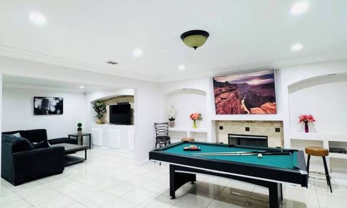 Westminster House | Coastal Getaway near Disneyland/Knott’s Berryfarm