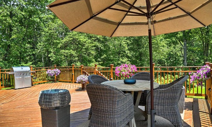 Monroe House | Colonial-Style Warwick Retreat - 1 Hour to NYC!