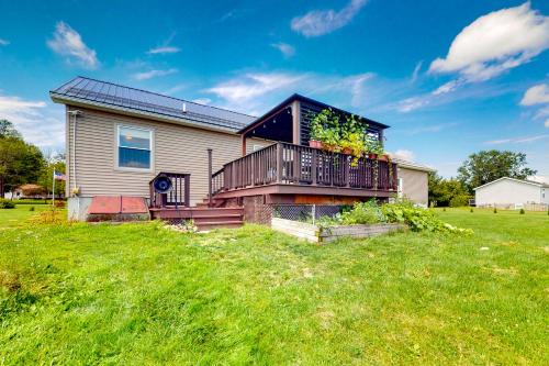 Penn Yan House | Cozy Family Home