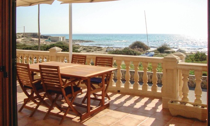 Ses Covetes House | Cozy home in Ses Covetes with WiFi