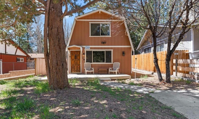 Big Bear City House | Cozy Moonlight Chalet