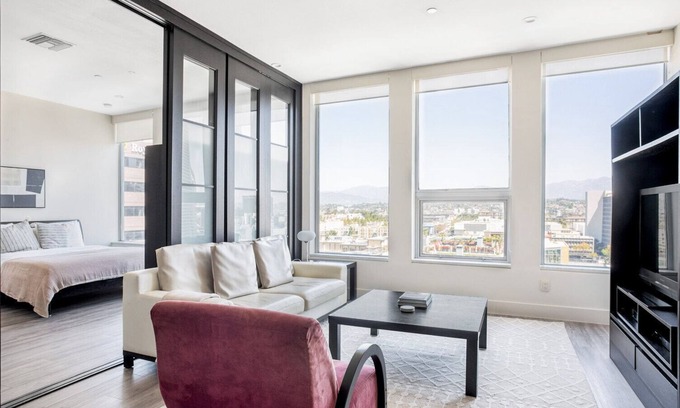 City West Apartment | Downtown 2BR w/Pool, Gym & W/D nr Convention Center, by Blueground